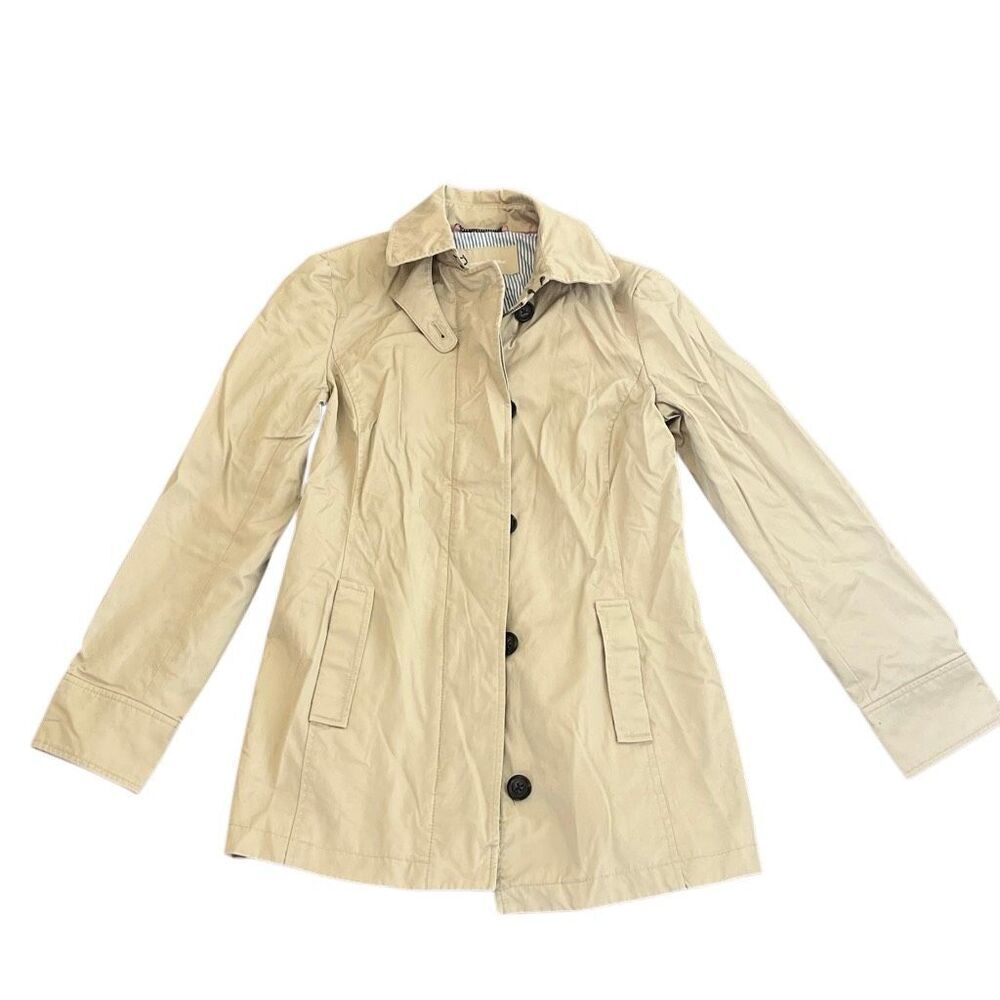 Banana republic short trenchcoat belt is missing but coat is adorable fully line
